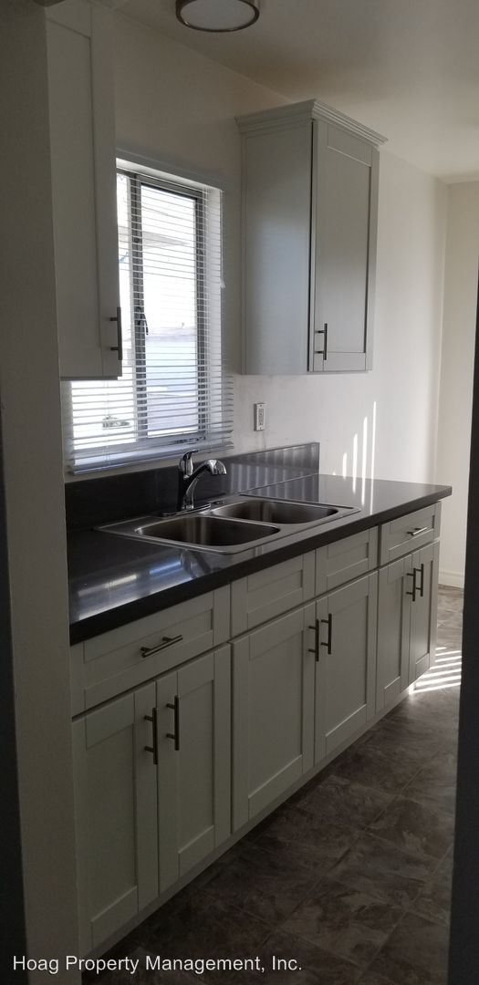 Foto del edificio - 10300-10304 La Reina Ave