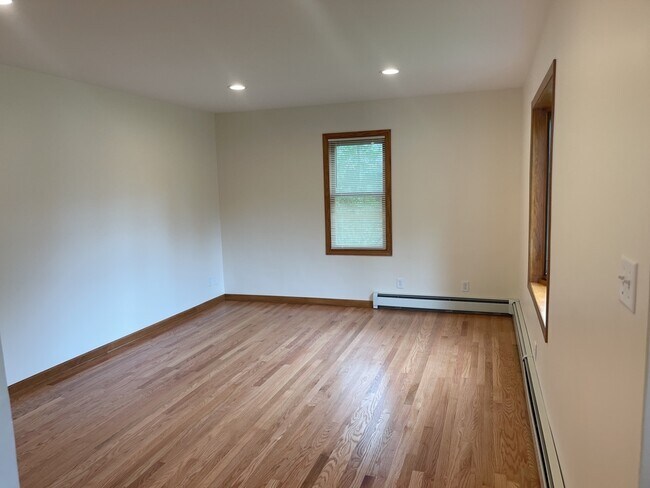 Building Photo - 326 Schryver Ave