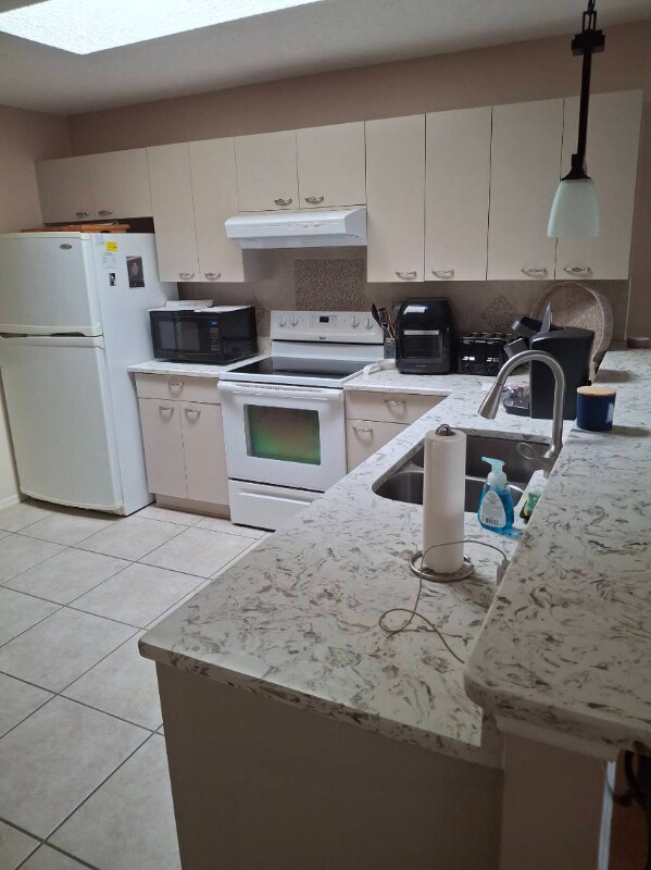 Foto del edificio - 1606 Campos Dr