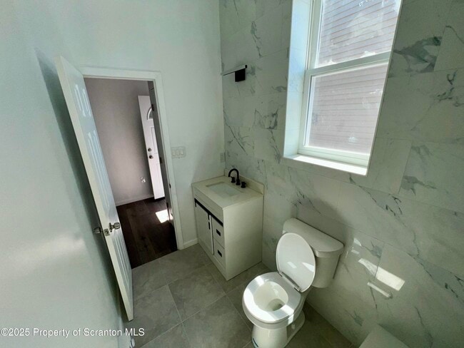 Building Photo - 337 S Hyde Park Ave
