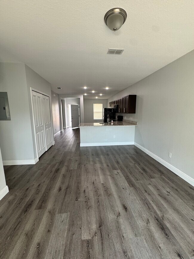 Foto del edificio - 3/2 ready to move in