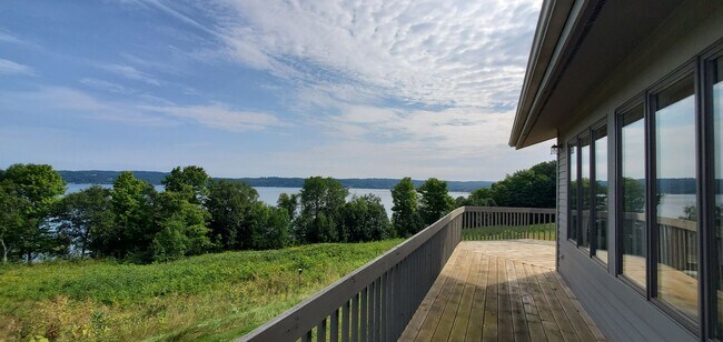 Building Photo - 2 Bedroom Condo overlooking Crystal Lake w...