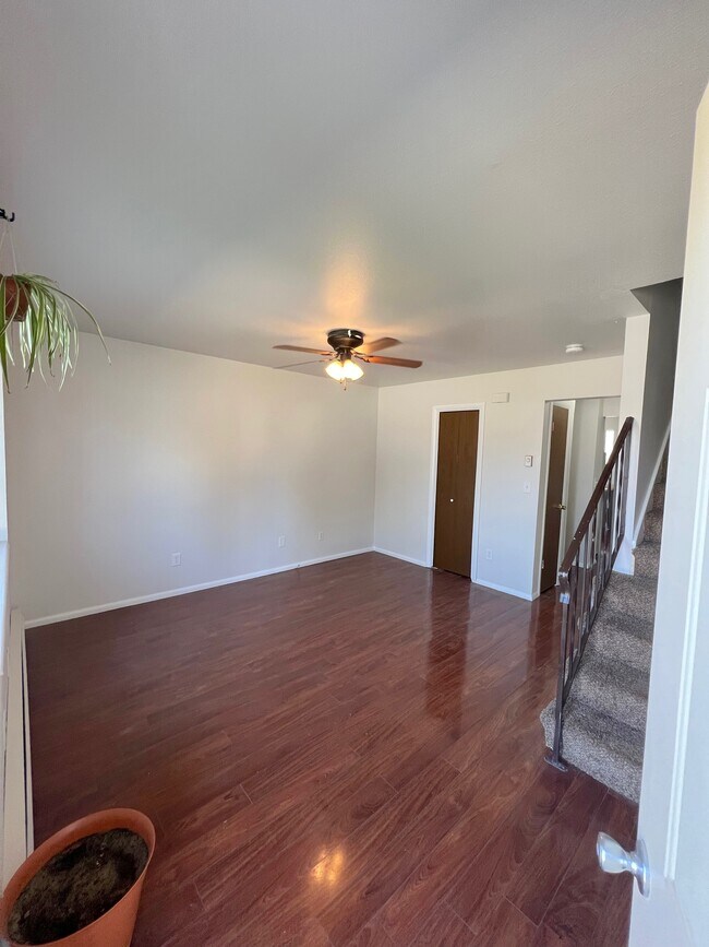 Building Photo - 484 E 500 S