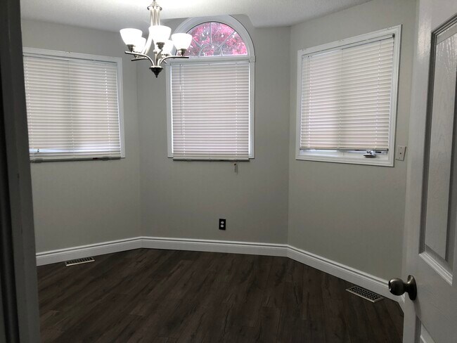 Photo du bâtiment - 456 Weston Cres