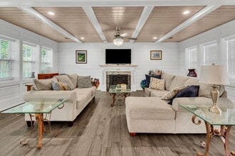 Building Photo - 221 S Lorraine Dr