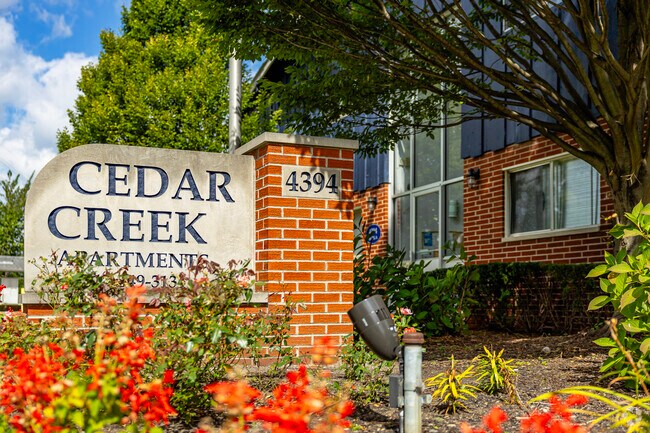 Foto principal - Cedar Creek Apartments