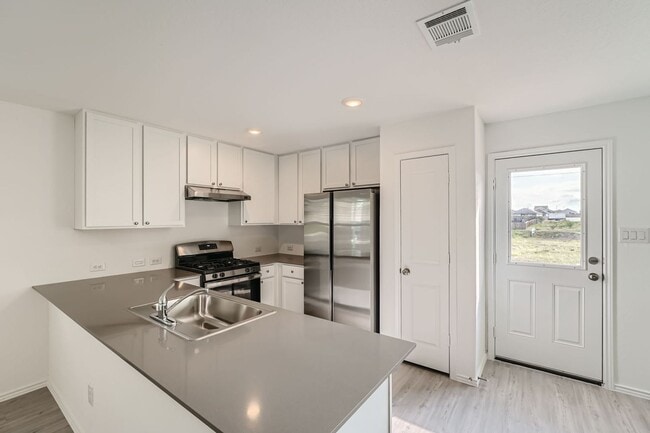 Building Photo - 4 Bedrooms, near Lackland AFB