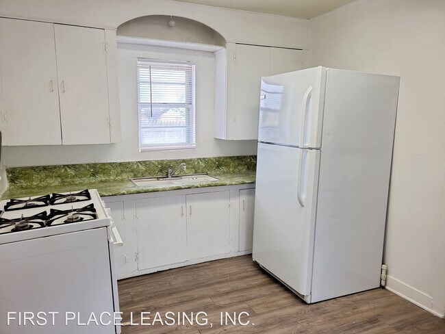 Building Photo - 2 br, 1 bath House - 1303 E. 4th St.
