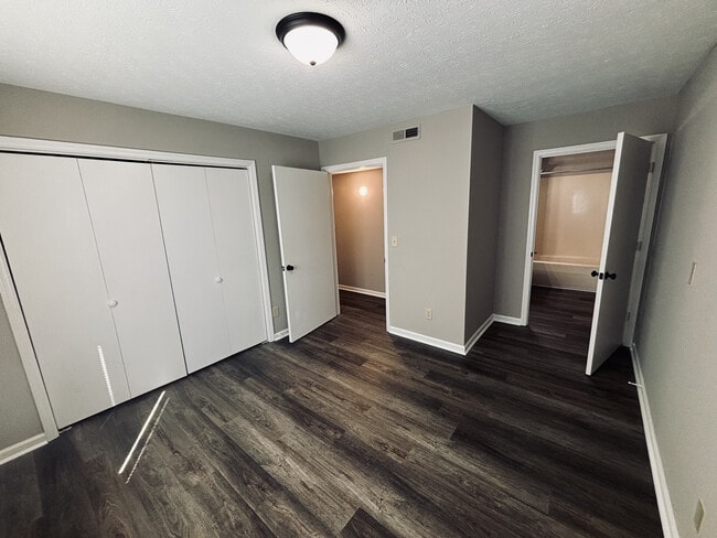 Building Photo - Tanasi Bend Apartments