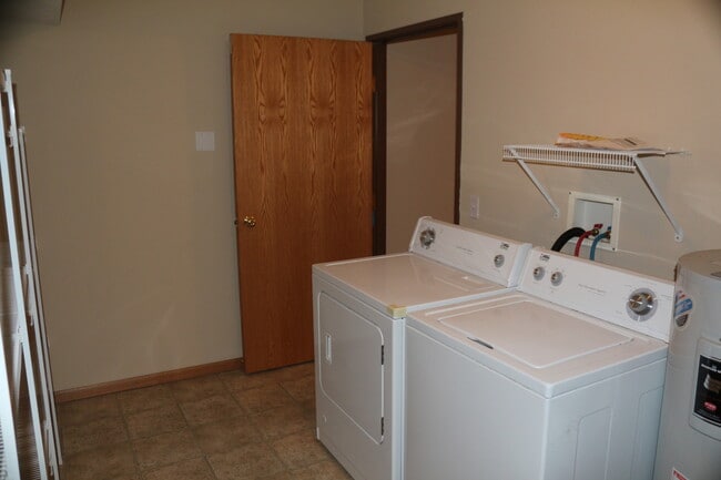 Building Photo - 174 Penny Ln
