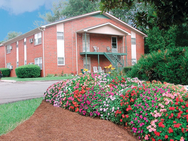 Foto del edificio - Poplar Village