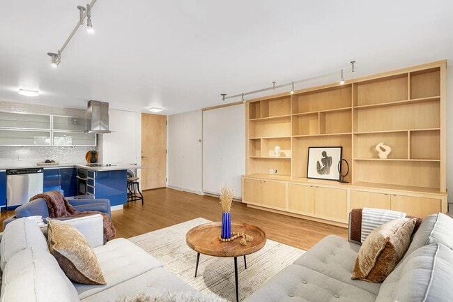 Foto del edificio - 2928 Dean Pkwy