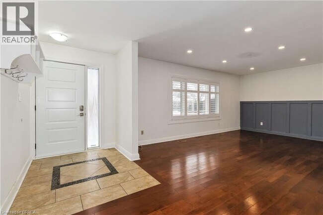 Building Photo - 10 Albemarle St