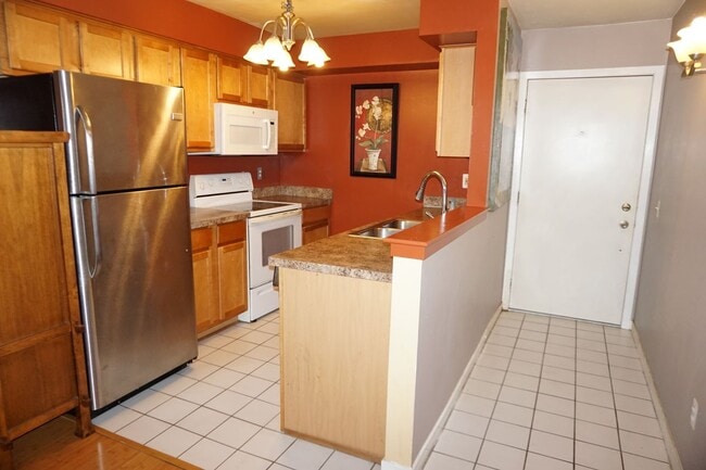 Foto del edificio - 27991 Rollcrest Rd