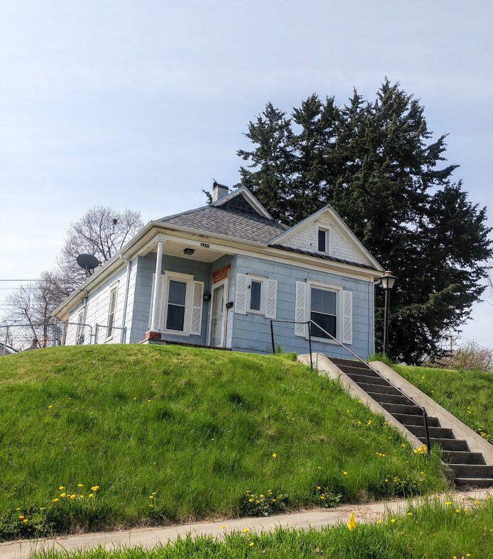 3418 Seneca St, Saint Joseph, MO 64507 House for Rent in Saint Joseph