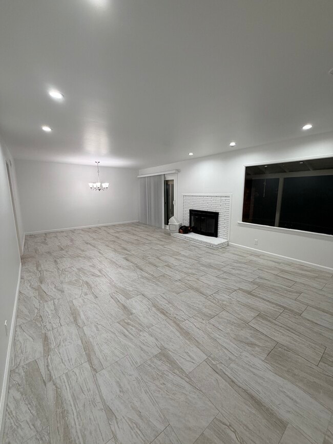 Building Photo - 44539 Lowtree Ave