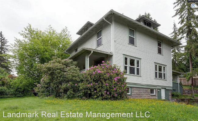 Building Photo - 8 br, 3 bath House - 1706 Lakeway Drive