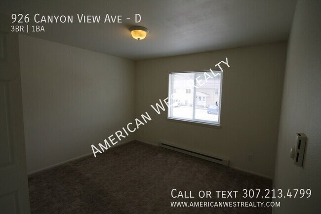 Building Photo - 926 Canyon View Ave