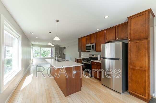 Building Photo - 2013 Bellefontaine St