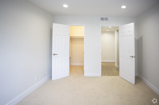 1HAB, 1BA-770 ft² - Tarzana Springs