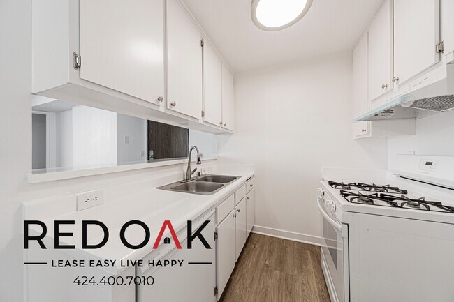 Foto del edificio - 8309 Cedros Ave