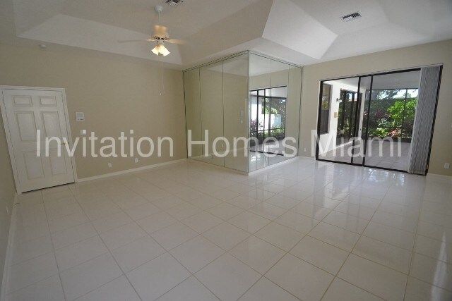 Foto del edificio - 10213 Lexington Lakes Blvd N