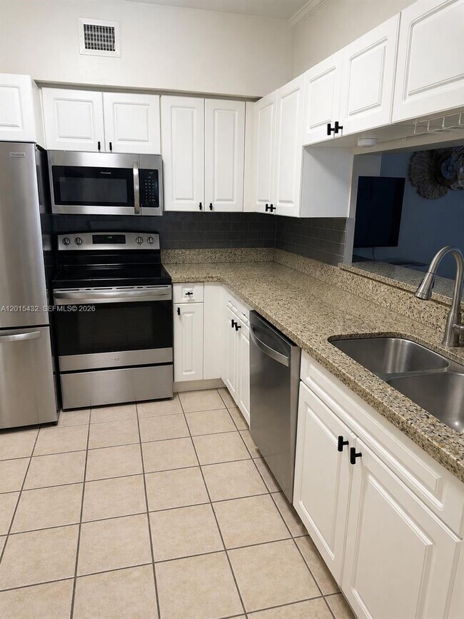 Foto del edificio - 17150 N Bay Rd