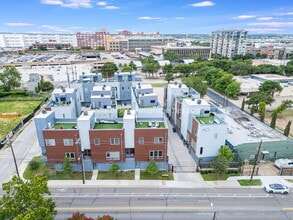Building Photo - 1245 Gano St