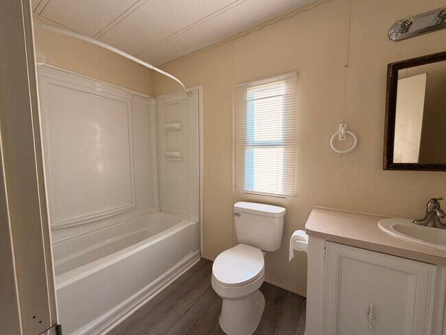 Foto del edificio - Charming 3-bedroom, 2-bathroom home in Dover, AR.