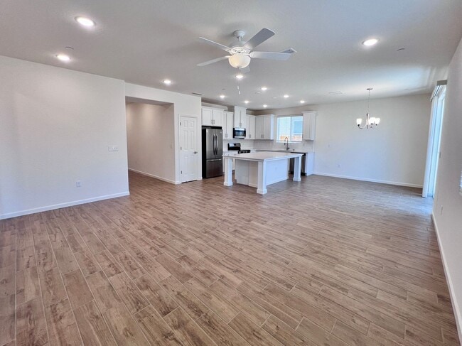 Building Photo - $2,550 Armstrong & Olive, 3 Bedroom - E. W...