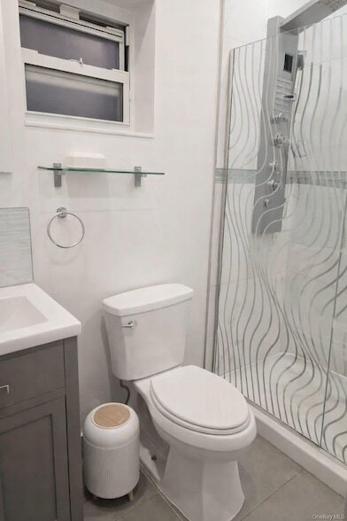 Foto del edificio - 688 E 230th St