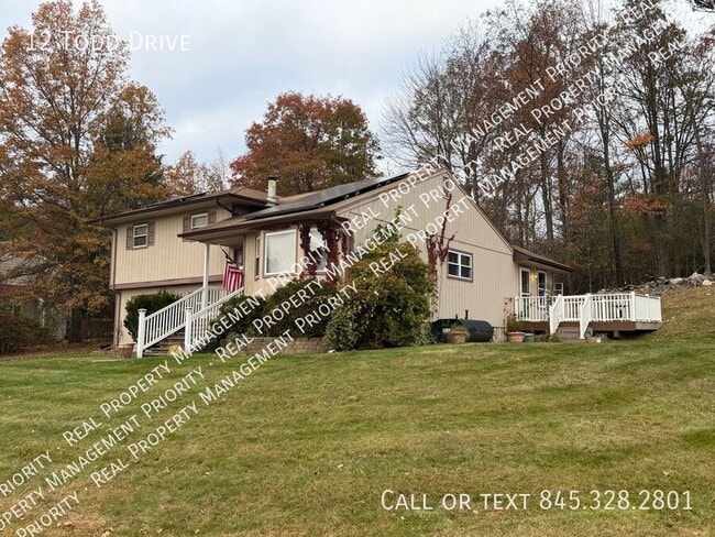 Foto del edificio - 12 Todd Dr