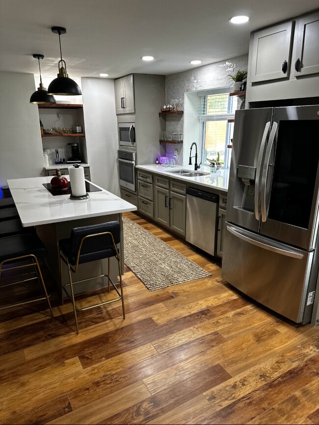 Photo - Room in Apartment on Rockcliff Rd SE
