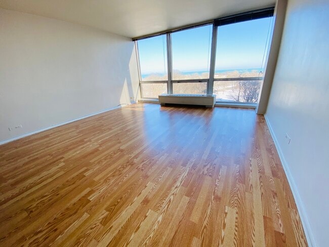 Building Photo - 2400 N Lakeview Ave