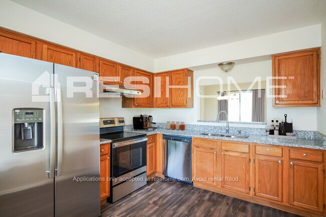 Building Photo - 7474 Radiant Cir