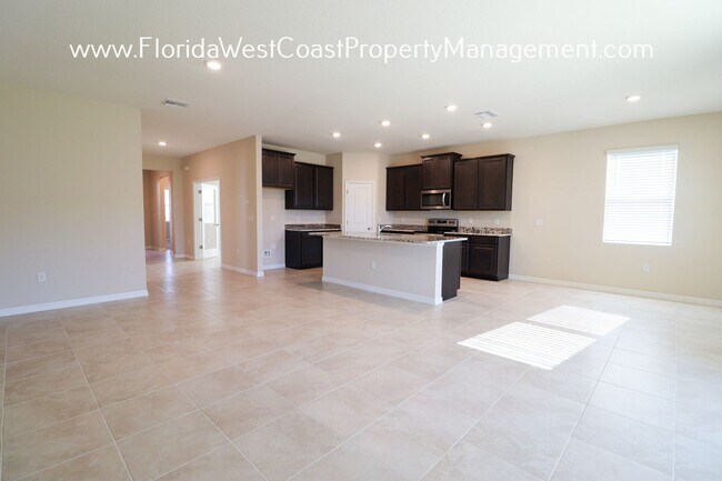 Foto del edificio - LARGE PARRISH HOME AVAILABLE for APRIL! 3 ...