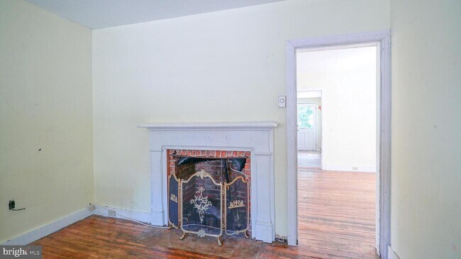 Building Photo - 201 S Maple Ave