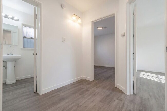 Foto del edificio - 1127 W 111th St