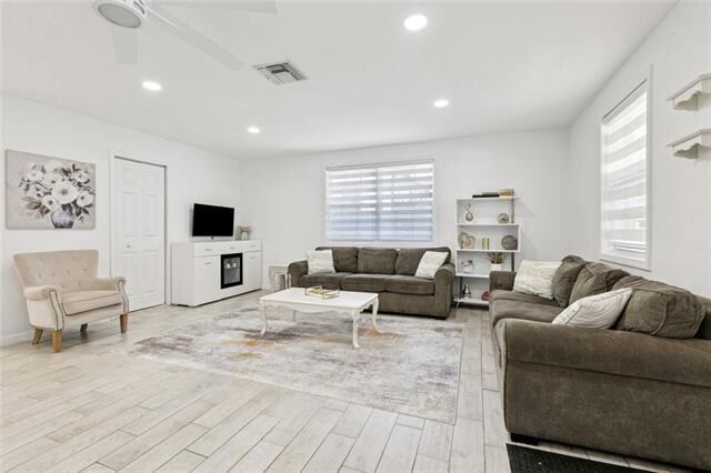 Foto del edificio - 1015 Roselawn St