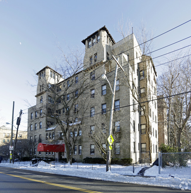 Foto del edificio - 30 Eastchester Rd