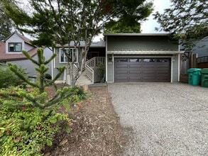 Building Photo - 4737 SW Pendleton St