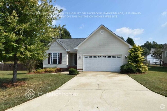 Building Photo - 3040 Hereford Ln