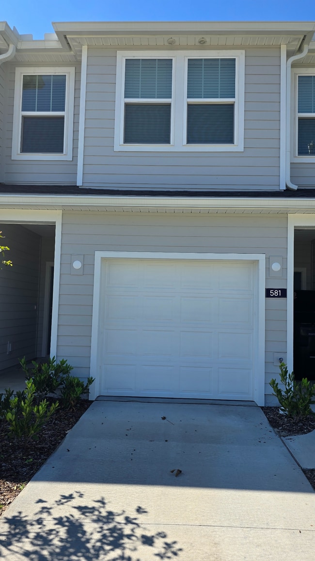 Building Photo - 581 Holly Lks Dr