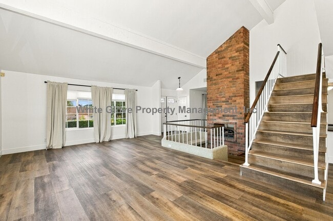 Building Photo - 265 S Via Montanera