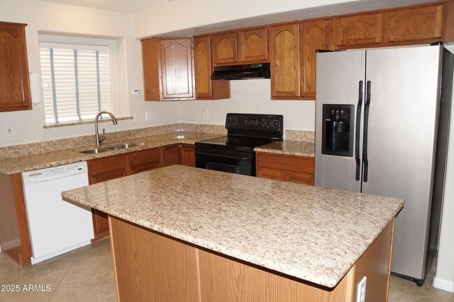 Building Photo - 3418 W Adobe Dam Rd