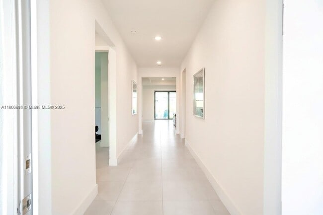 Building Photo - 30707 SW 193rd Ave