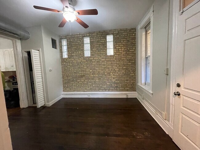 Foto del edificio - 826 N Winchester Ave