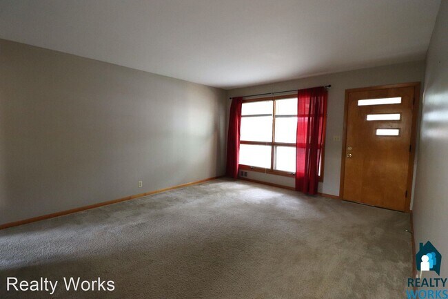 Building Photo - 3 br, 1.5 bath House - 631 Trail Ridge Road