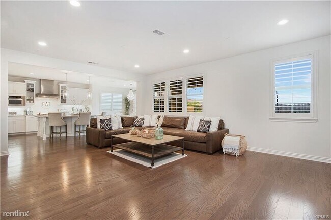 Building Photo - 4 br, 3.5 bath House - 8 Corazon St
