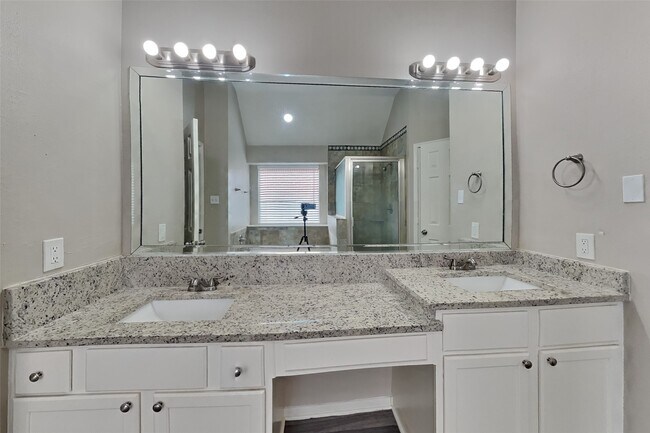 Foto del edificio - 17111 Cradle Cove Ct